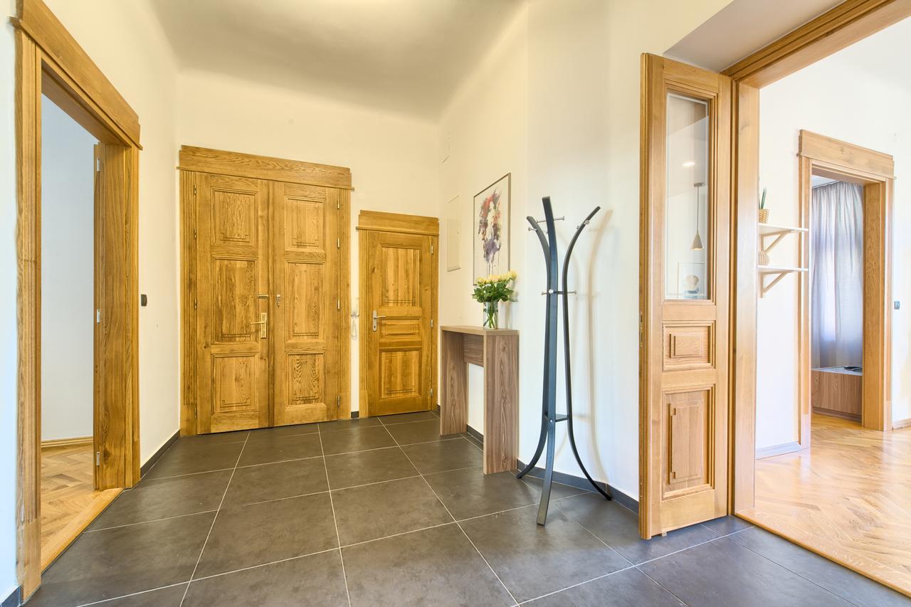 Spacious And Bright Apartment Dusni 13 Praag Buitenkant foto